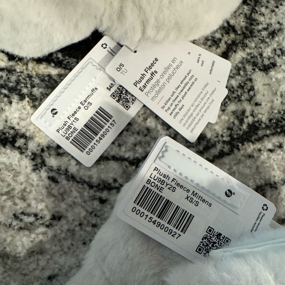 Lululemon Fleece Earmuffs/Mittens Set NWT - Picture 3 of 6